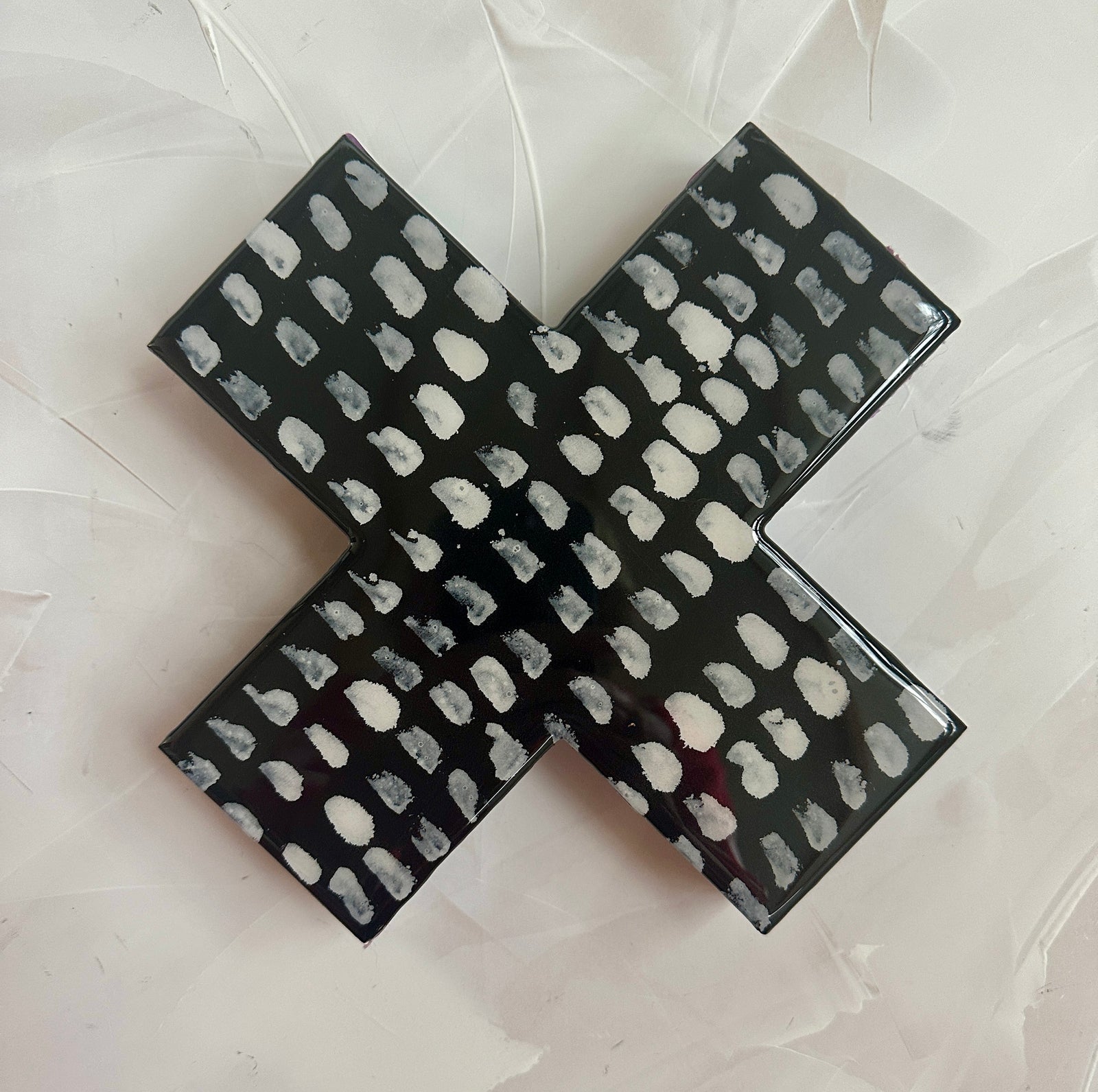 Dottie - Mini Kiss (Black And White)